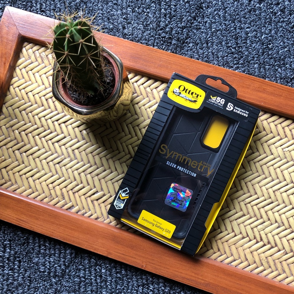 NIB Samung Galaxy S20 Symmetry Otter Box